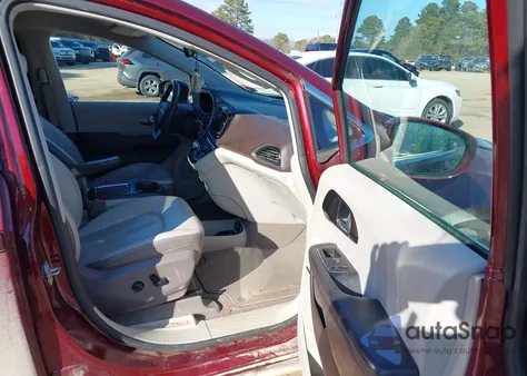 2017 Chrysler Pacifica Touring-L Plus z USA, uszkodzony, nr VIN 2C4RC1EG6HR656893